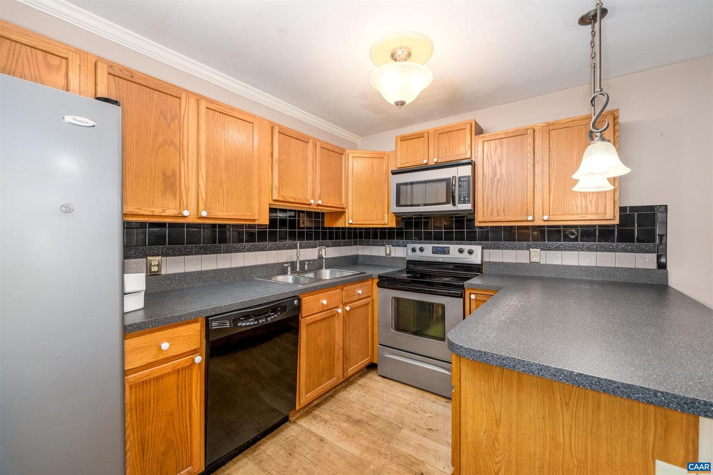 219 Duke St photo 4