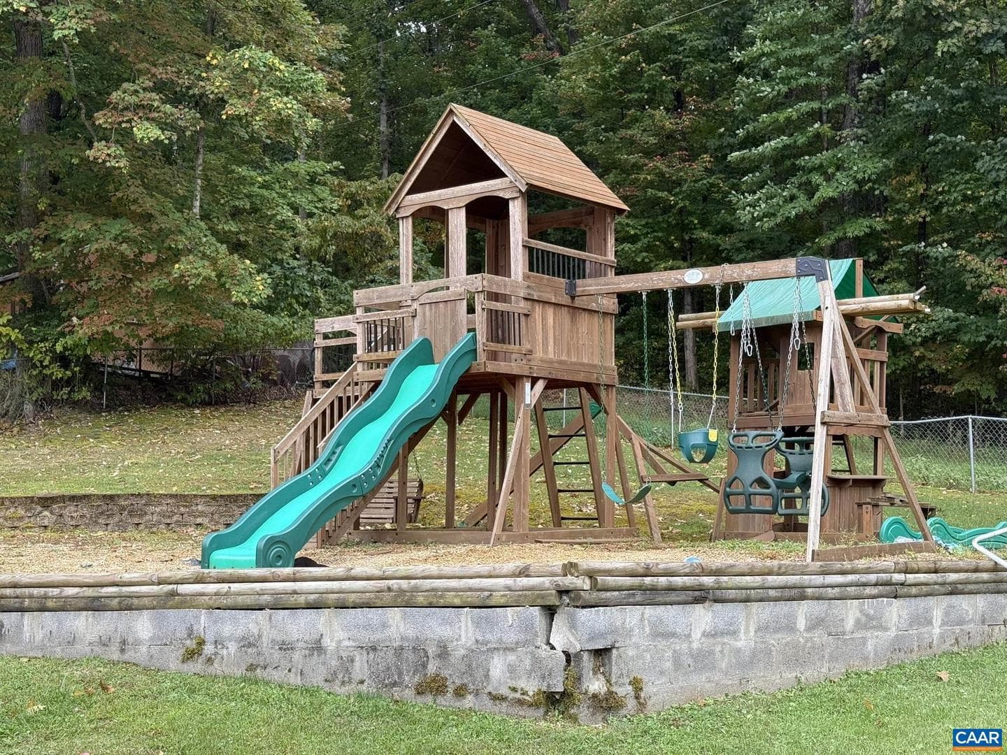 665 Gloria Pl photo 29