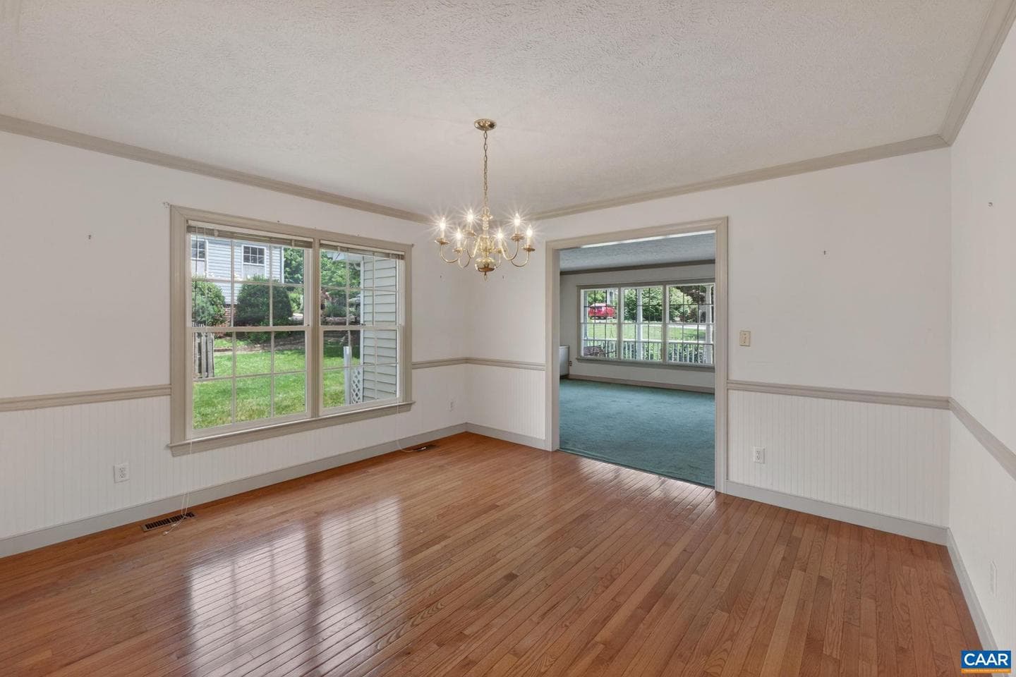 1064 Wintergreen Ln photo 9