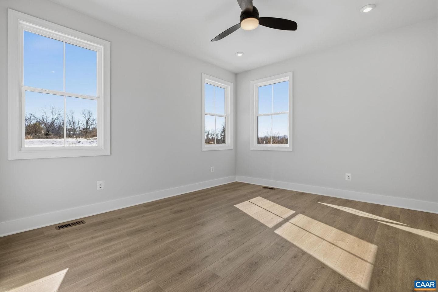 22e Wardell Crest photo 21