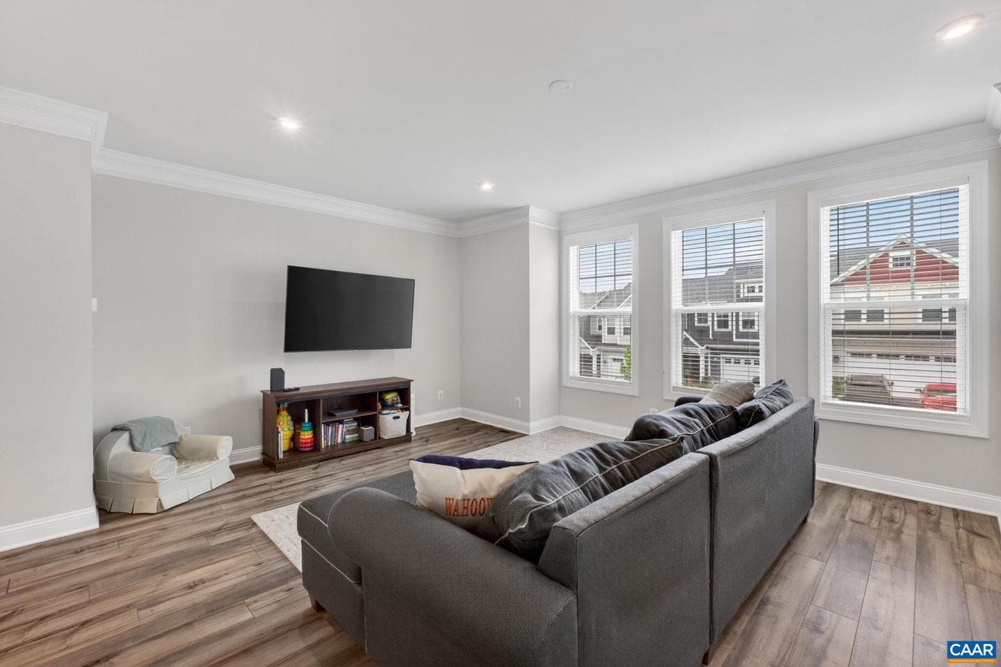 1262 Laconia Ln photo 9