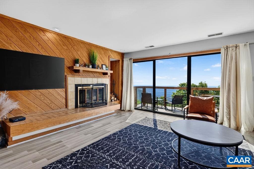 1545 Cliffs Condos photo 3