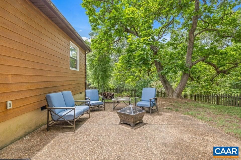 190 Hayman St photo 28