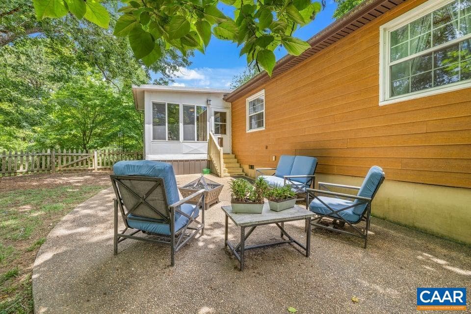 190 Hayman St photo 30