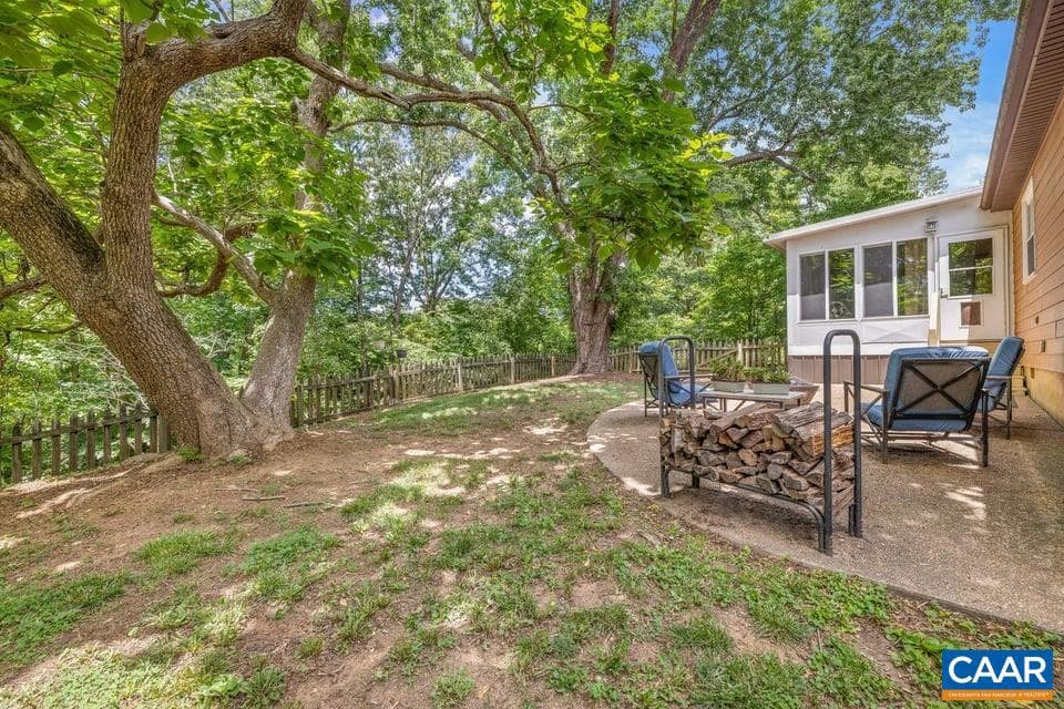 190 Hayman St photo 33