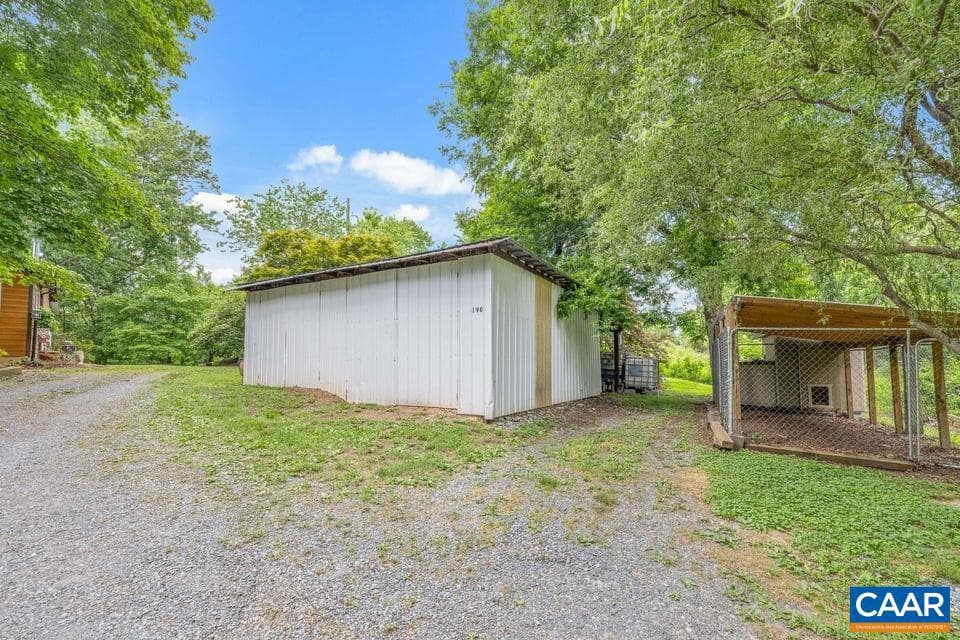 190 Hayman St photo 45