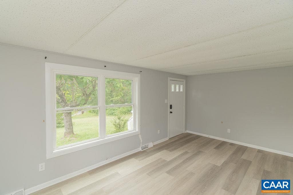 1043 Ford Ave photo 6