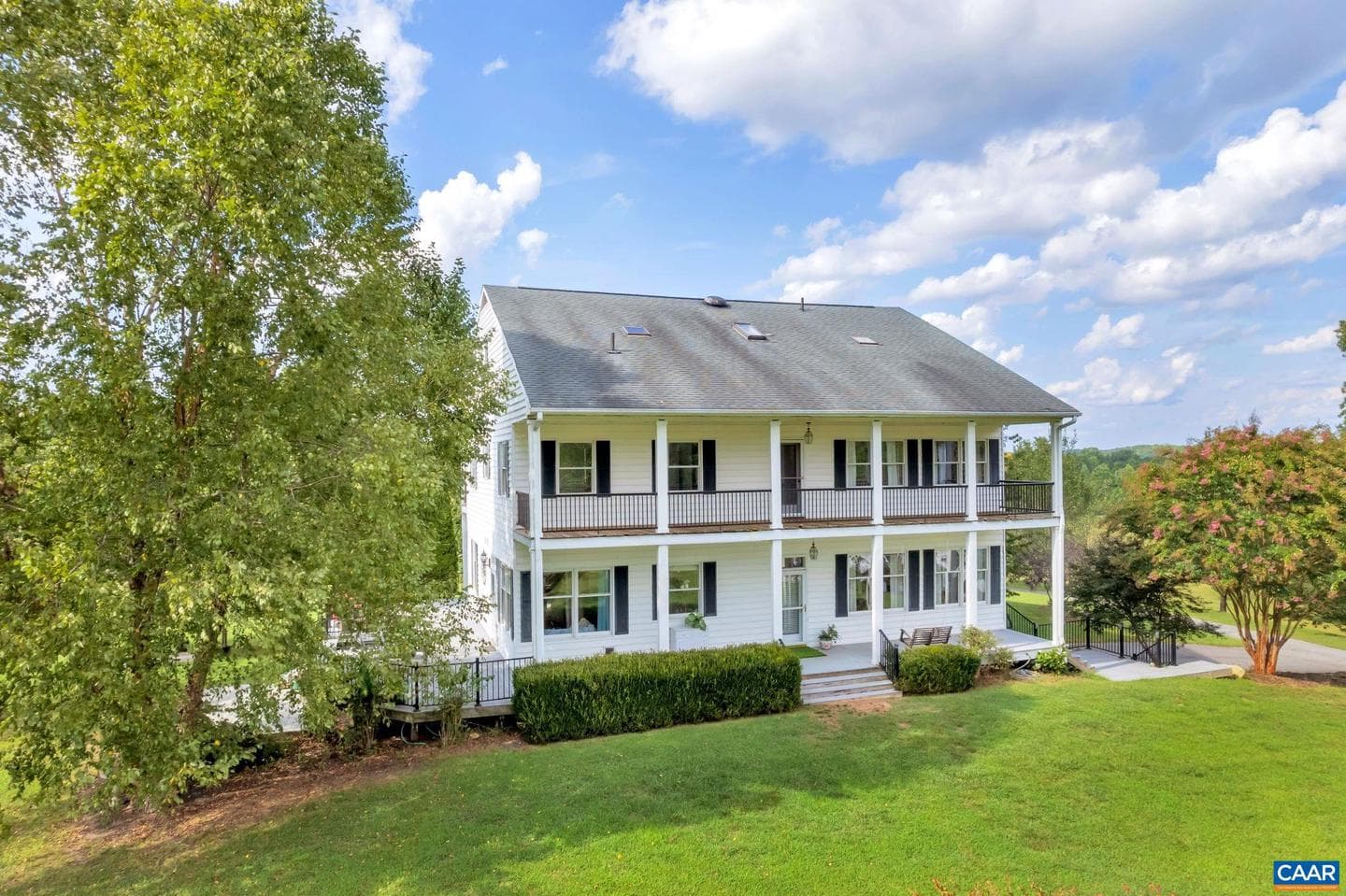 618 Rivanna Woods Dr photo 3