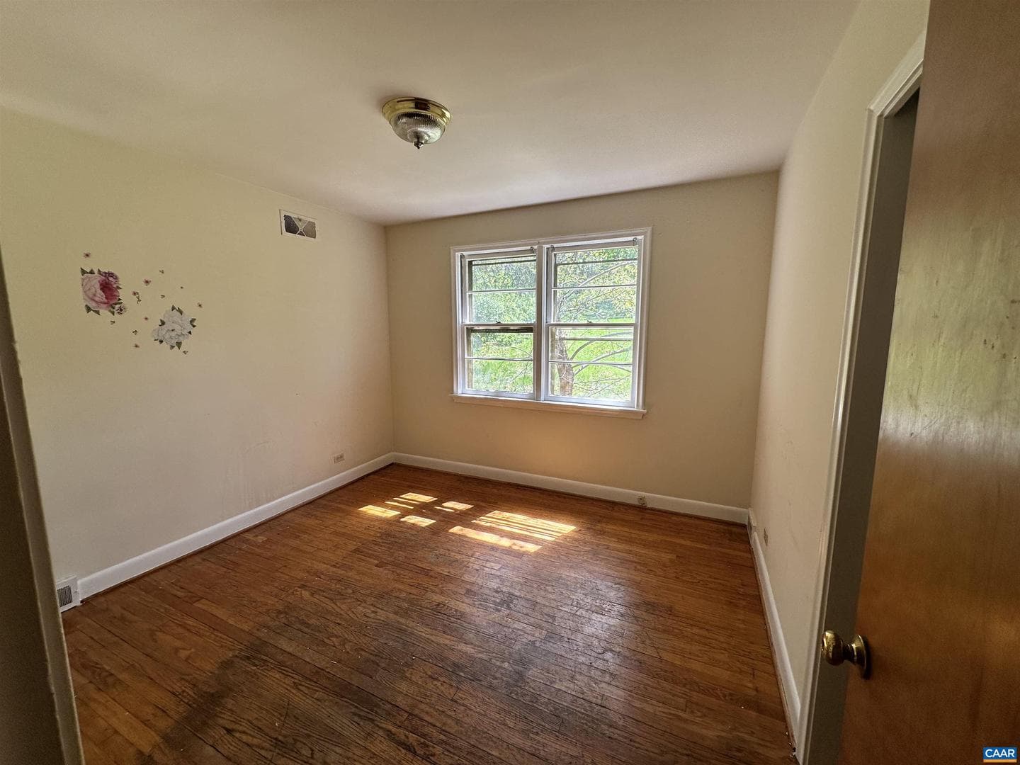 912 Saint Charles Ave photo 14