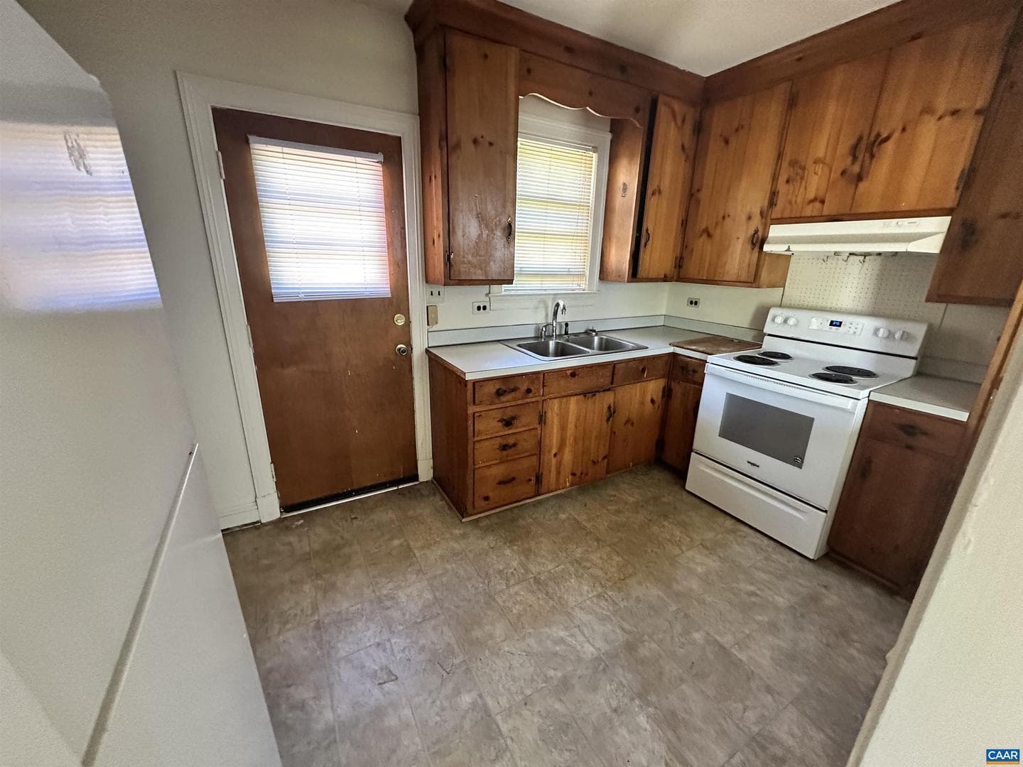 912 Saint Charles Ave photo 29