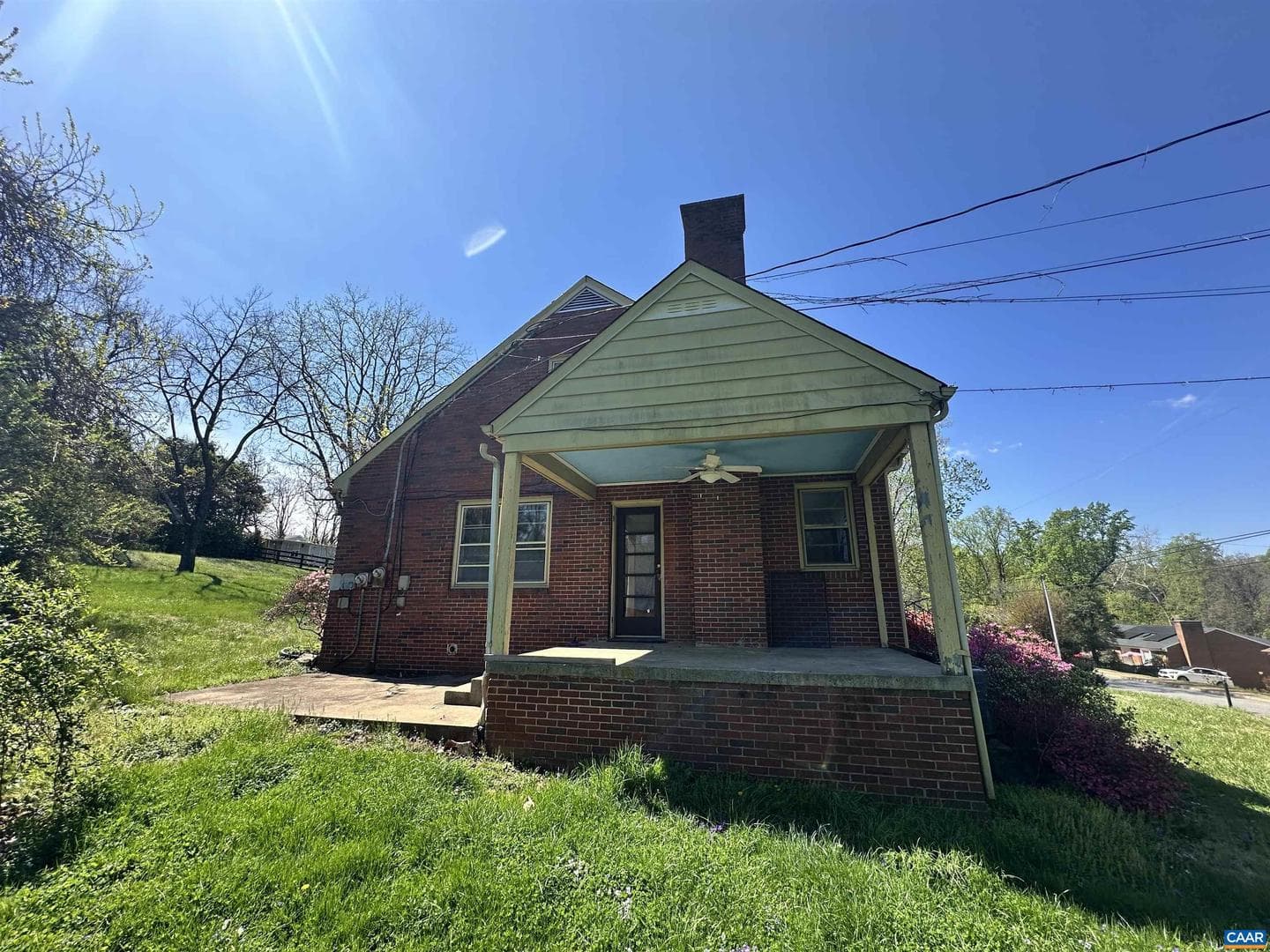 912 Saint Charles Ave photo 3
