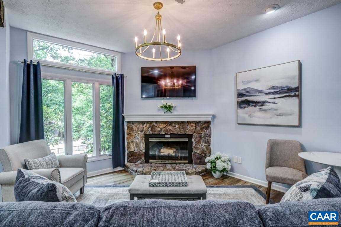 740 Laurelwood Condos photo 3