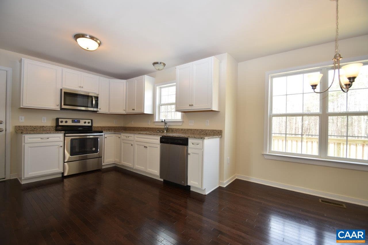 Rosewood Dr photo 4