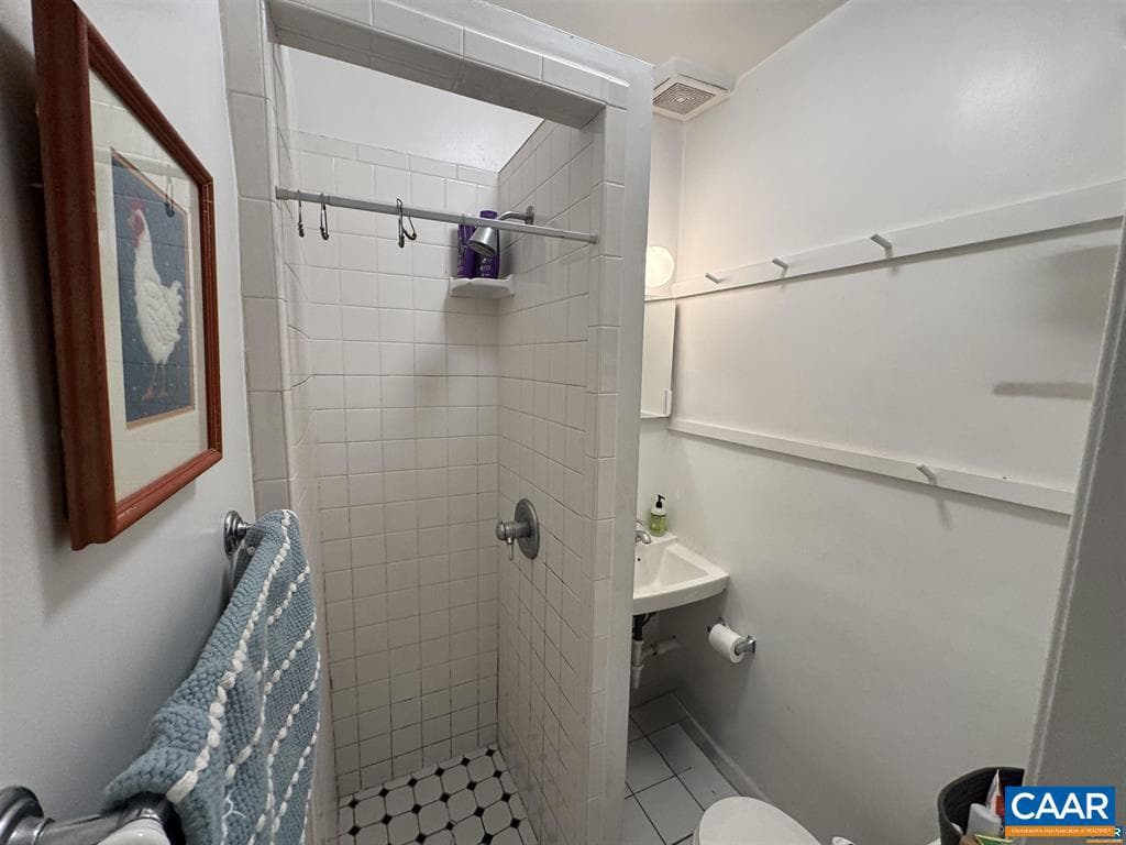 1820 Rugby Pl photo 5
