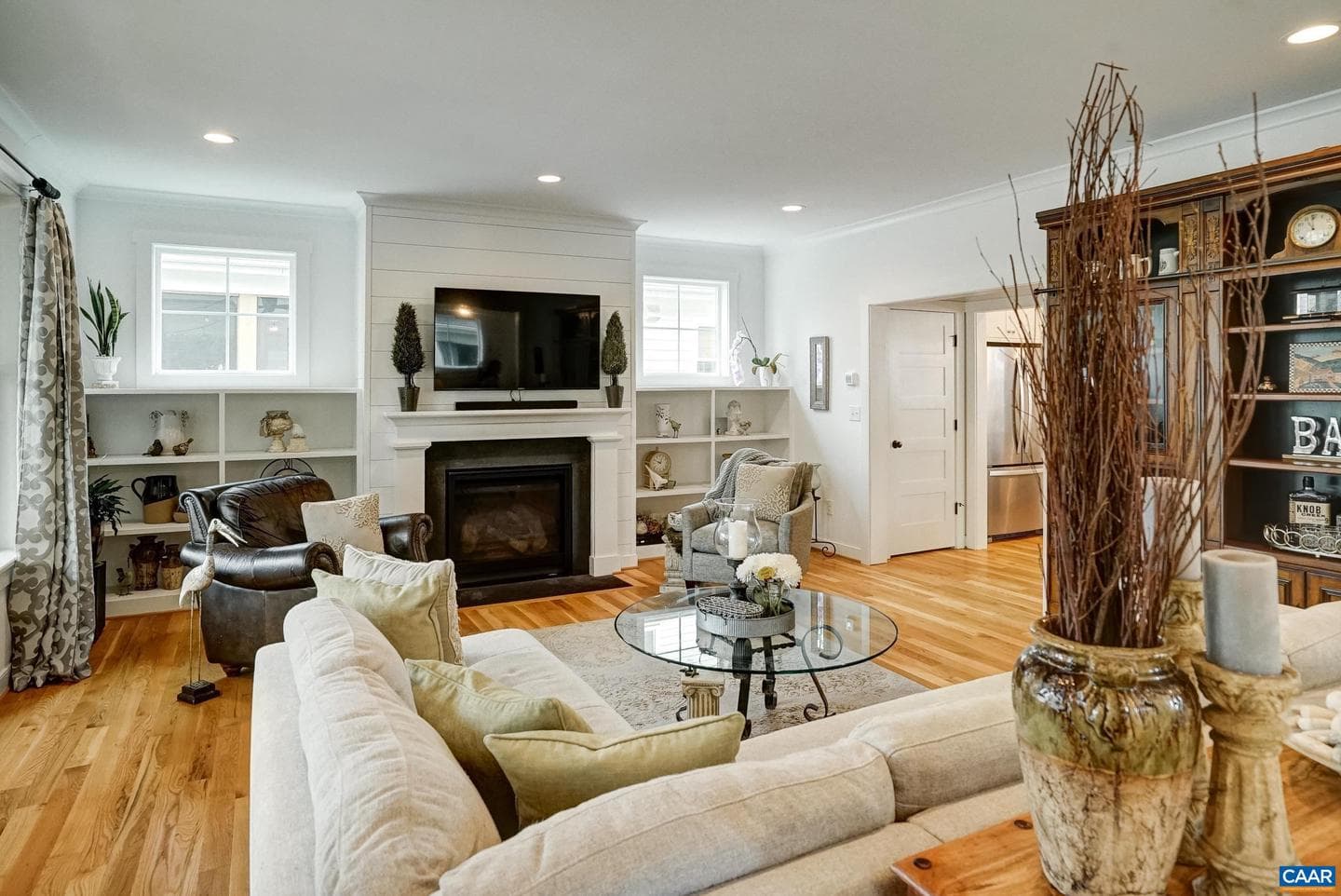 3298 Rowcross St photo 7