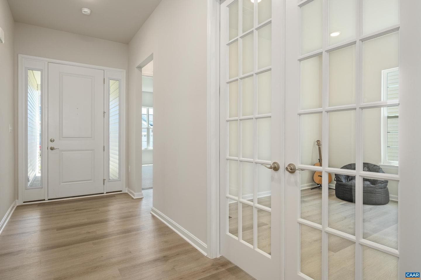 774 Four Seasons Dr photo 3
