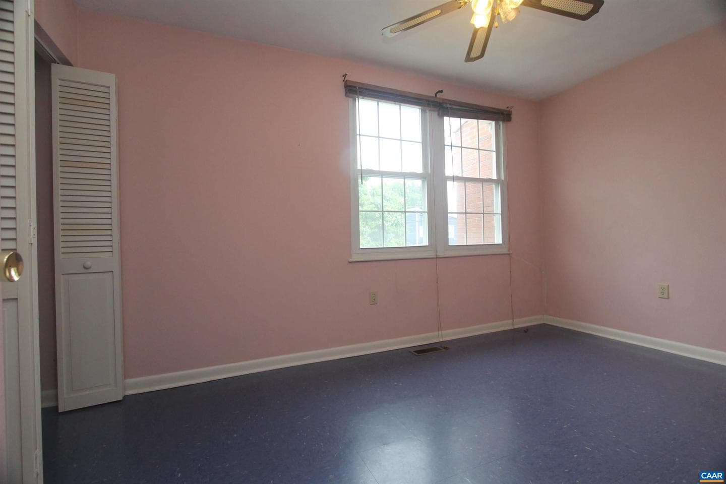 909 Forest St photo 10
