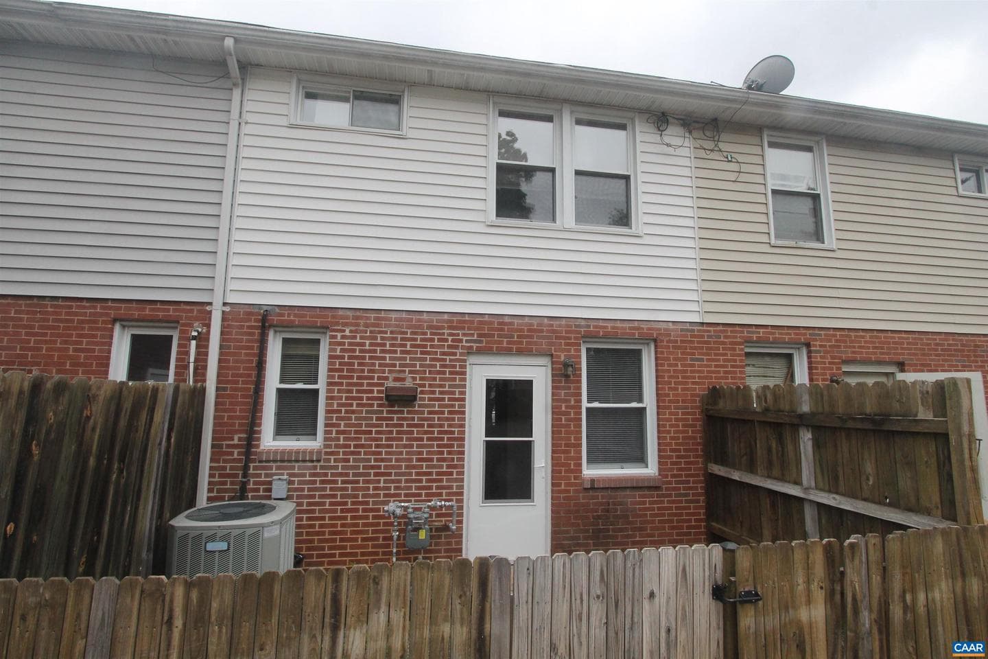 909 Forest St photo 14