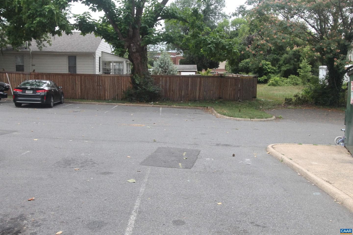 909 Forest St photo 16