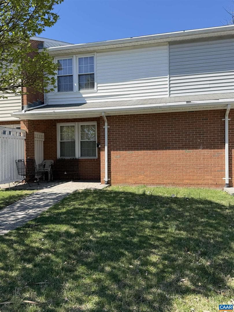 909 Forest St photo 18