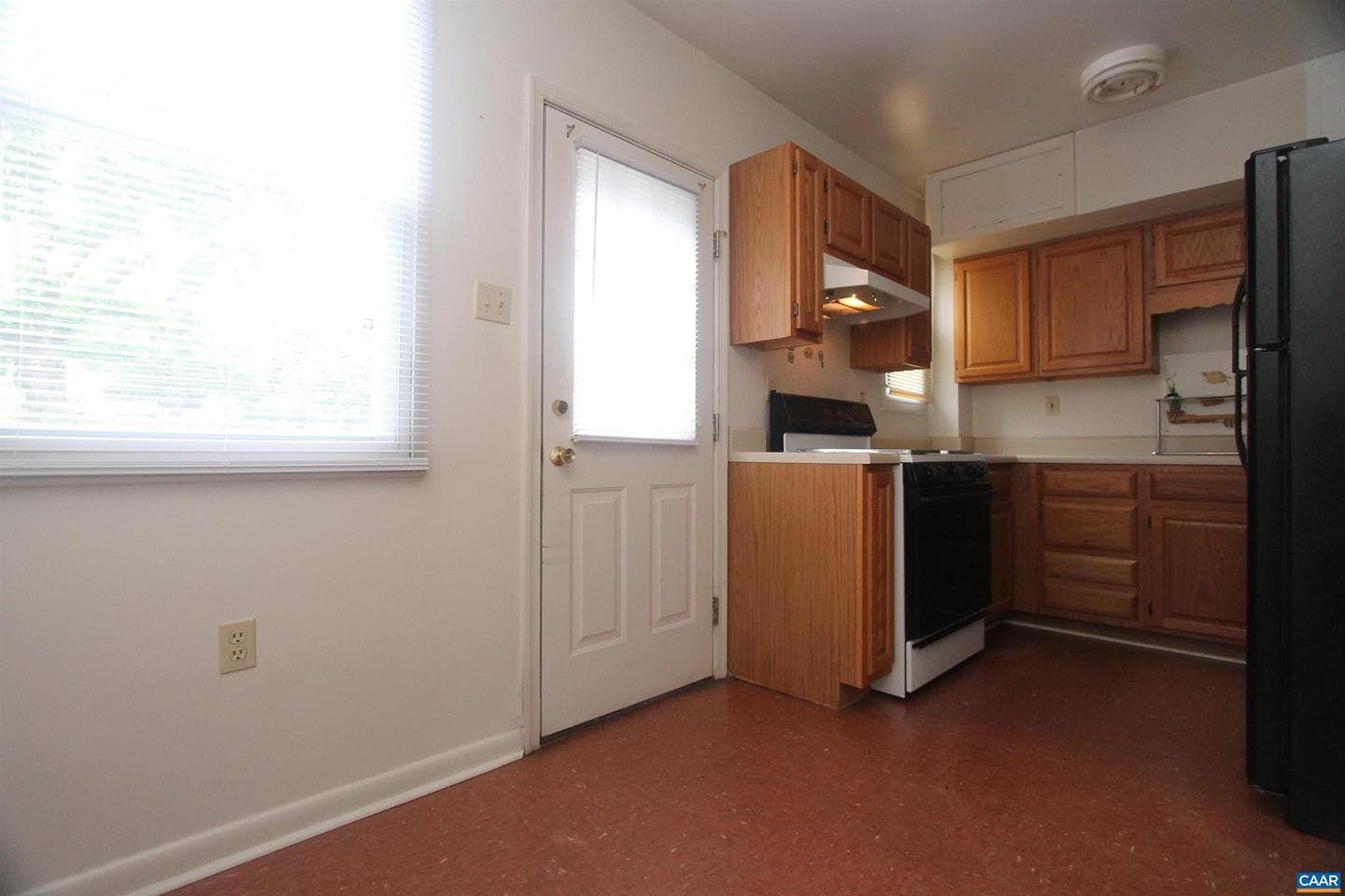 909 Forest St photo 5