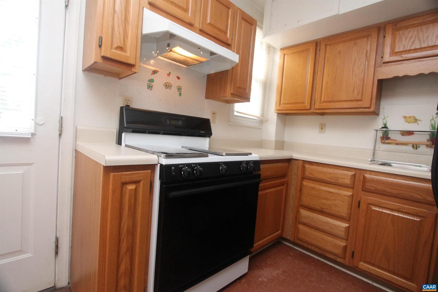 909 Forest St photo 6