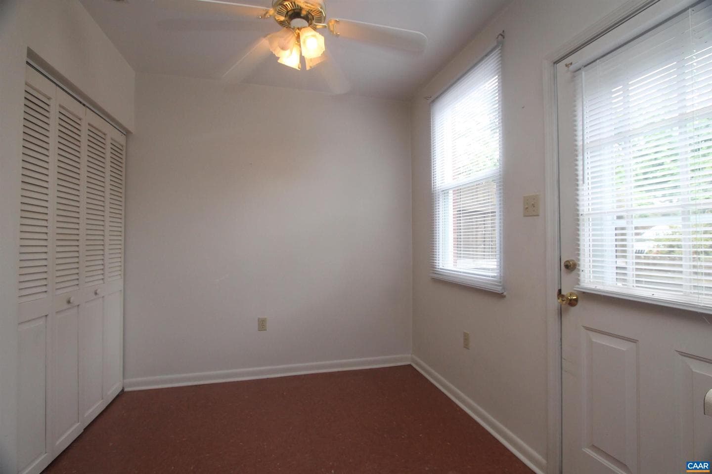 909 Forest St photo 8