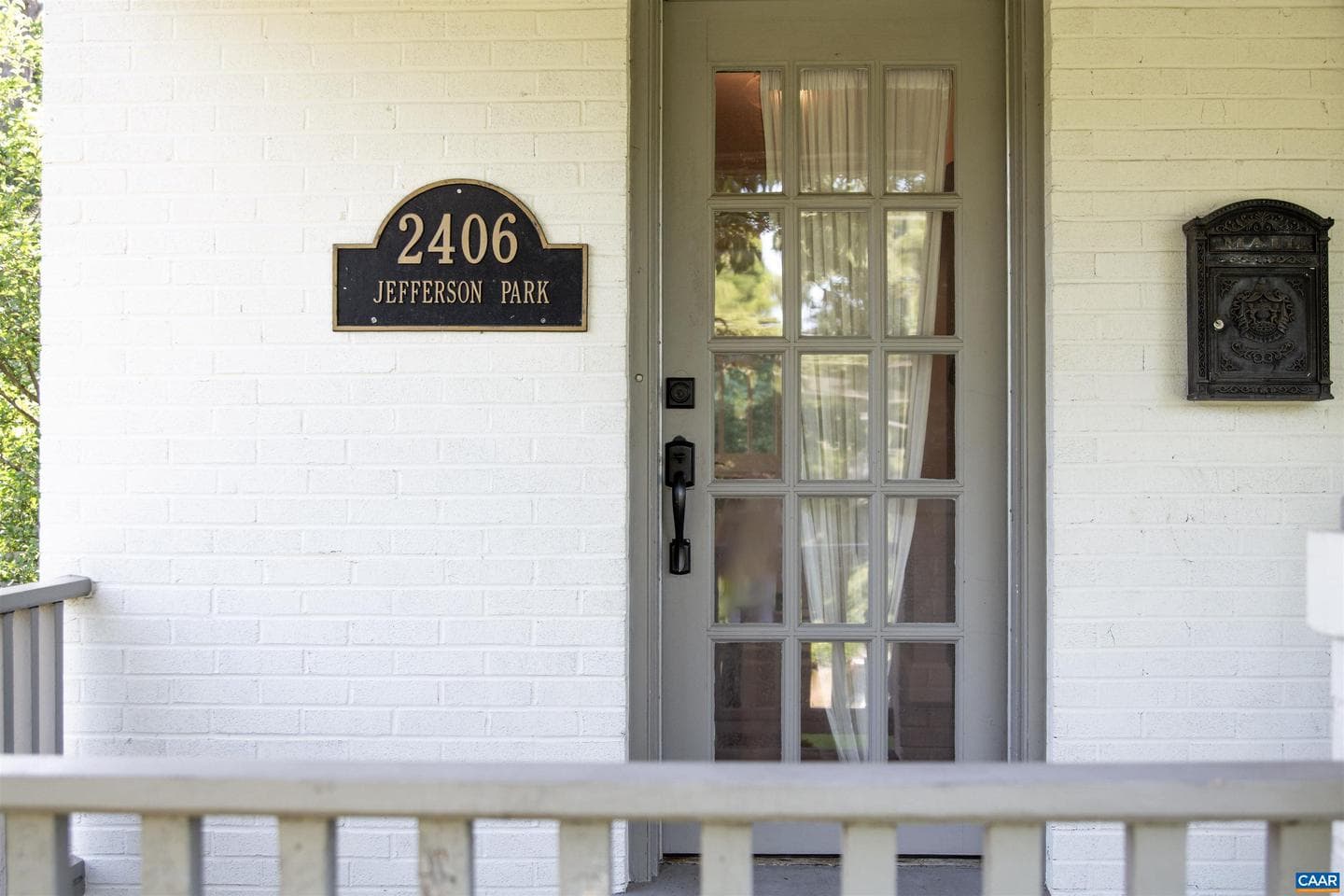 2406 Jefferson Park Ave photo 6