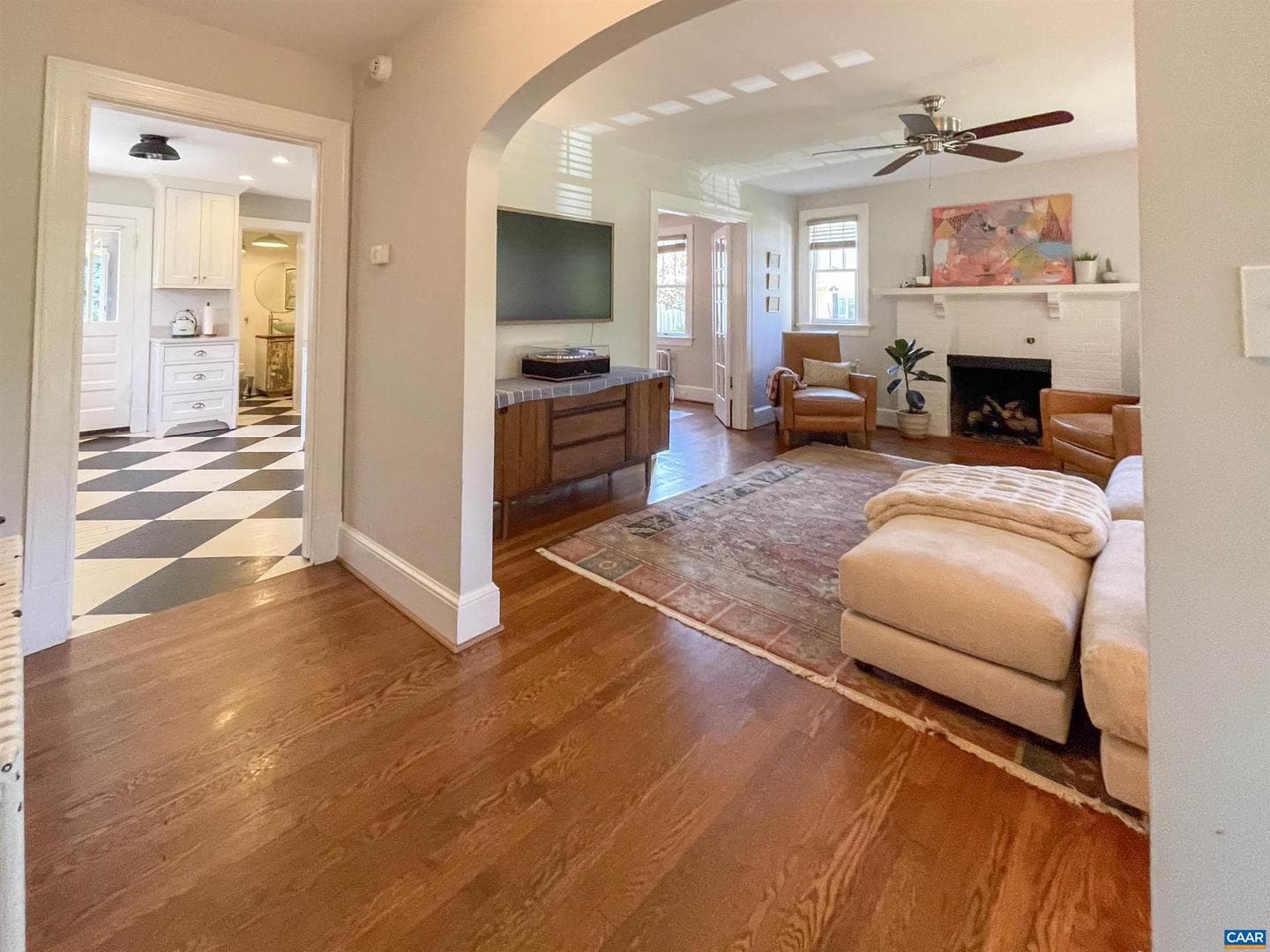 2406 Jefferson Park Ave photo 8