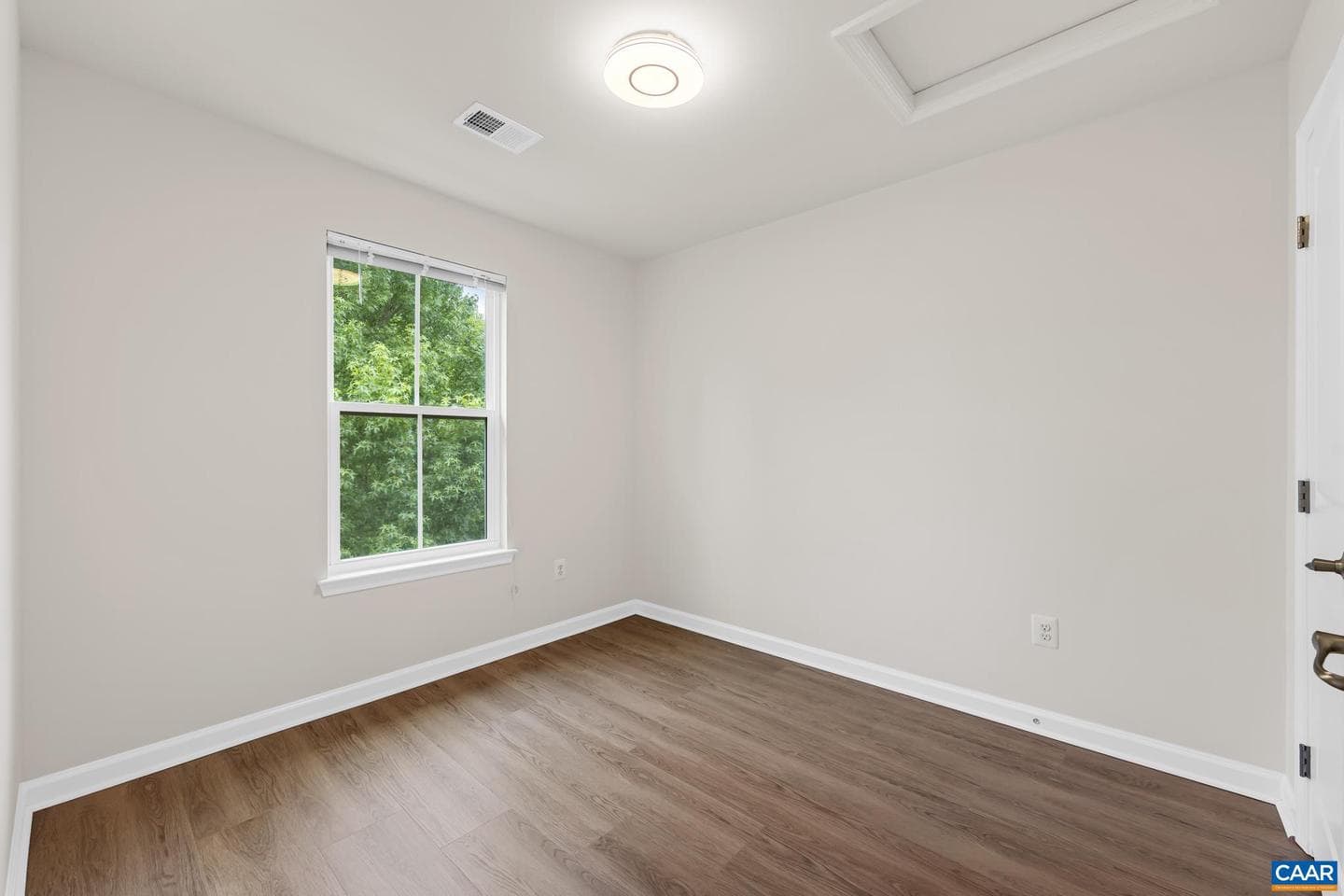 1690 Wickham Way photo 32