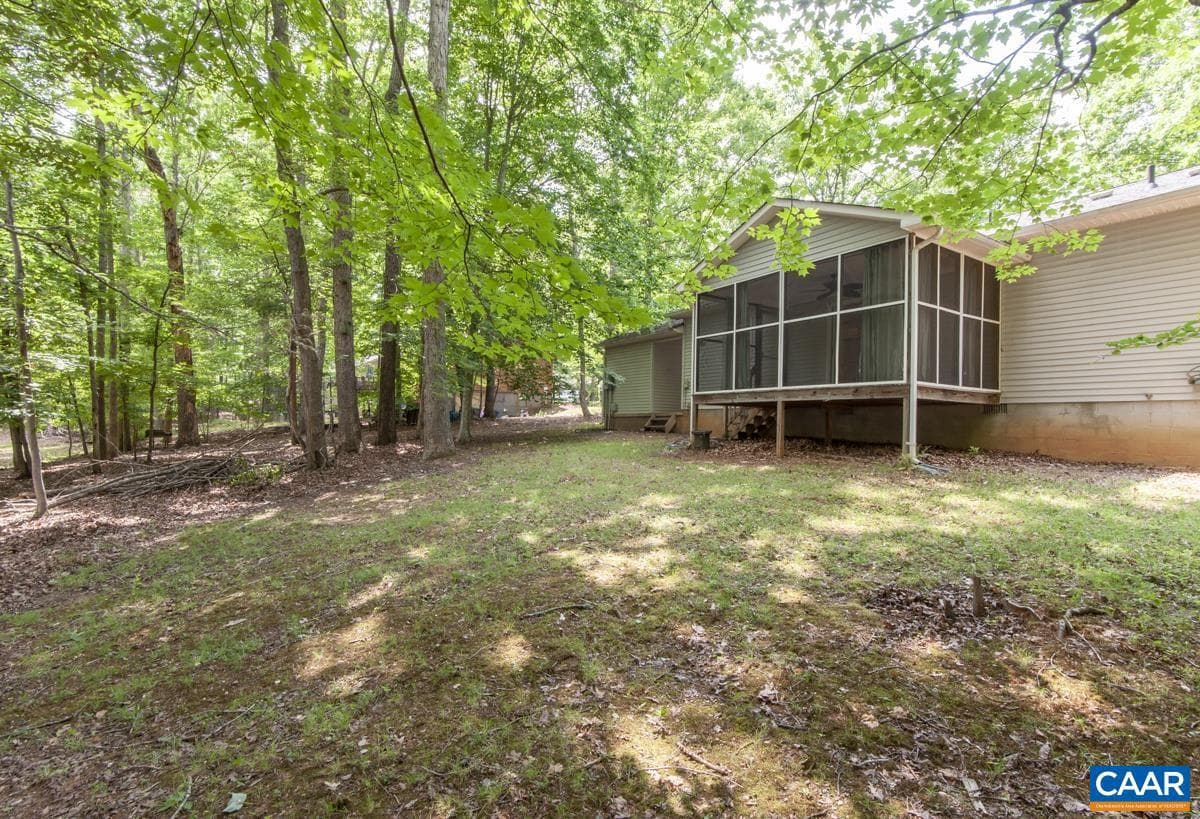 56 Riverside Dr photo 32