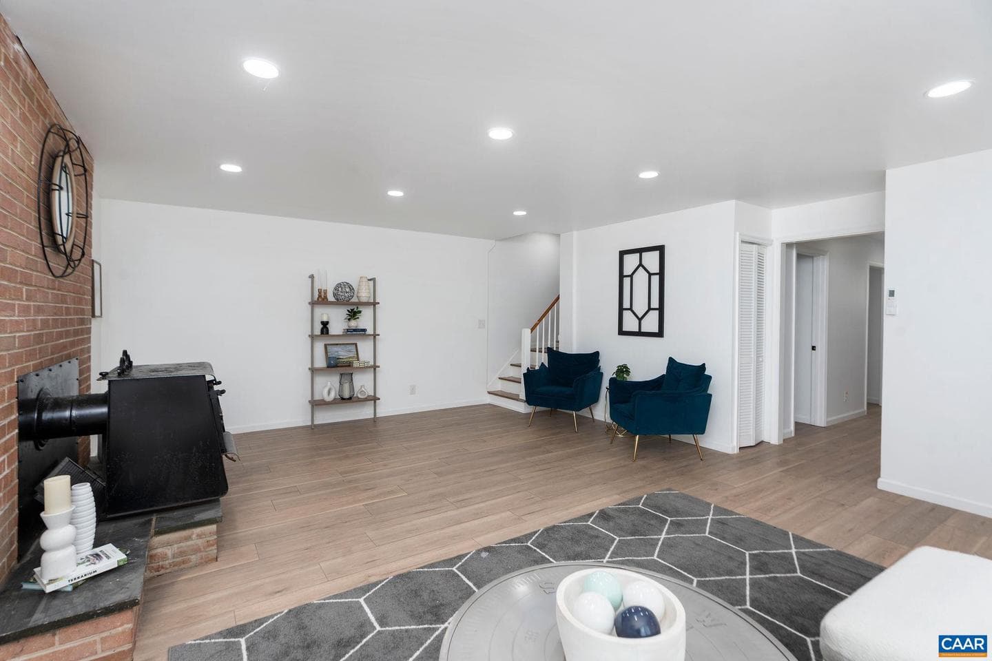 2208 Banbury St photo 23