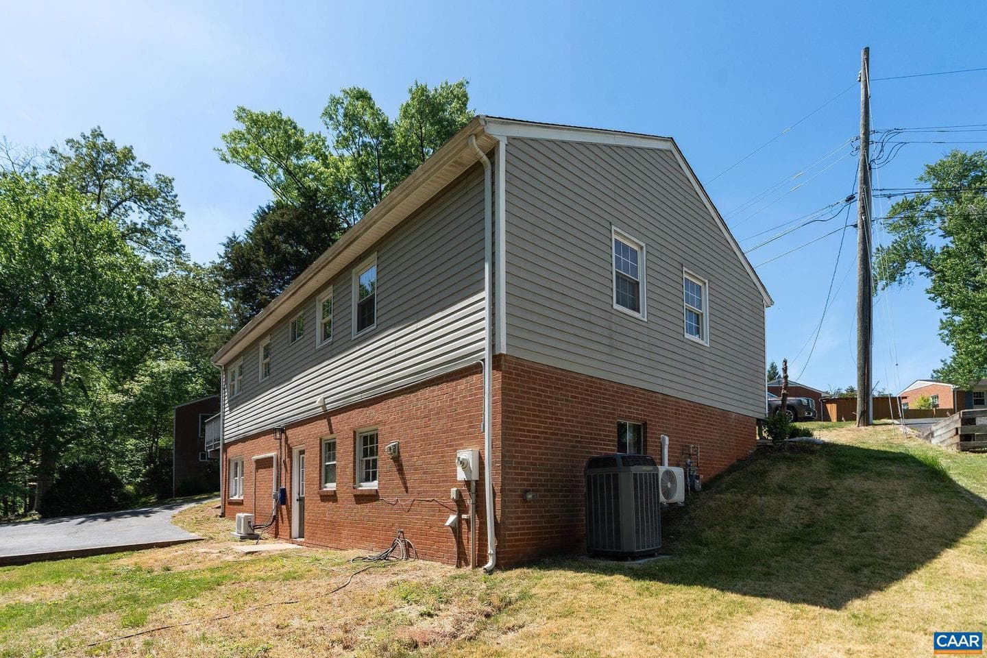 2208 Banbury St photo 3
