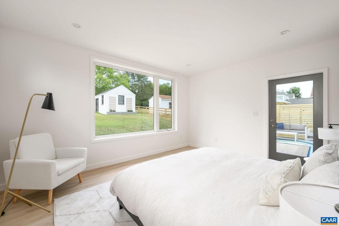 1007 Saint Clair Ave photo 19