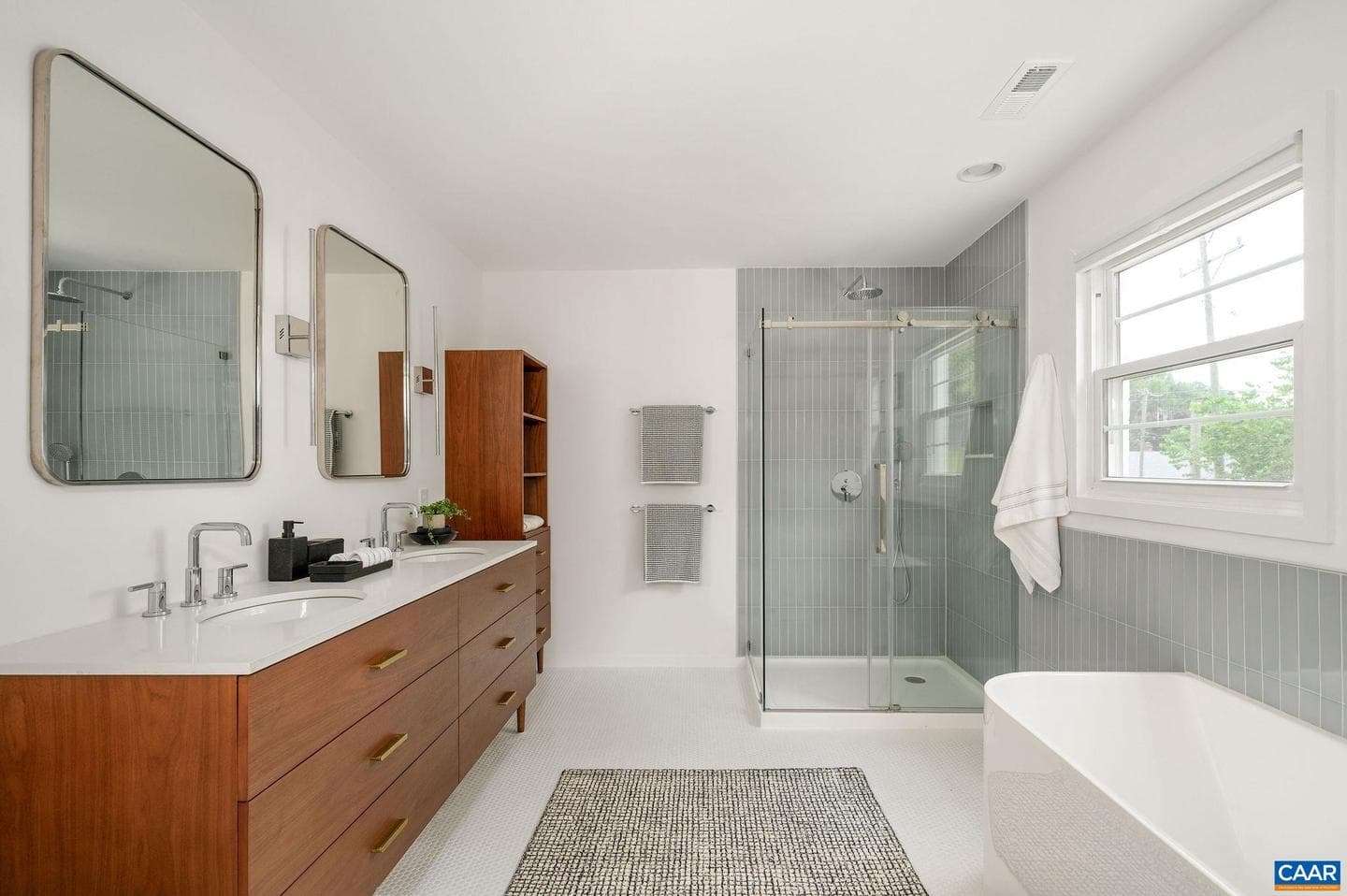 1007 Saint Clair Ave photo 23