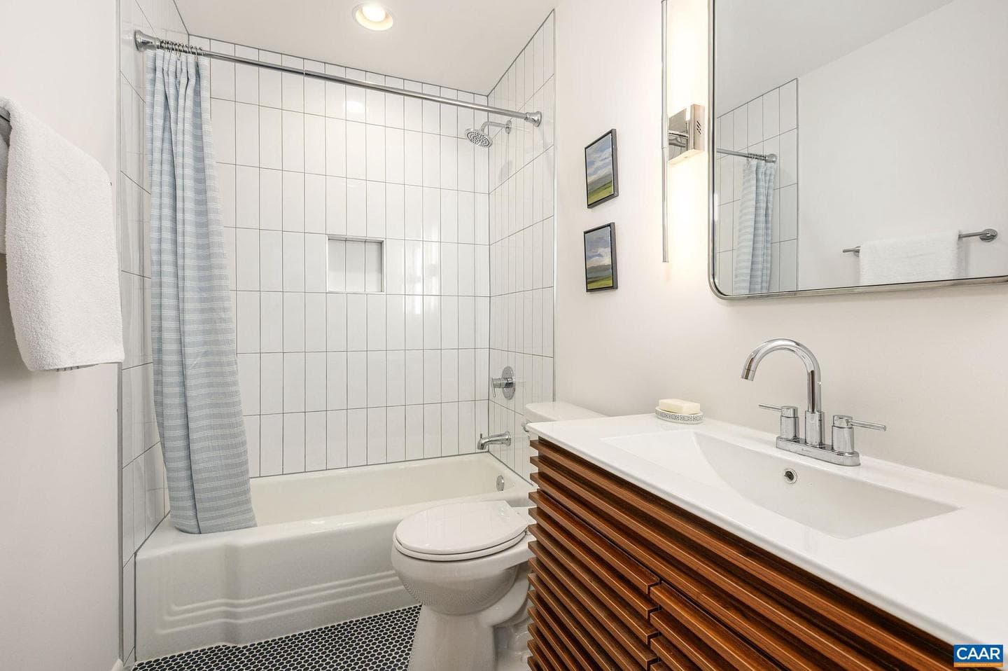 1007 Saint Clair Ave photo 28