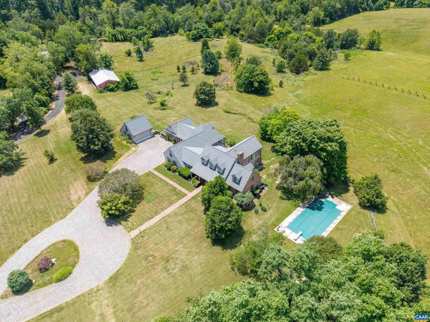 546 Three Pond Ln photo 4