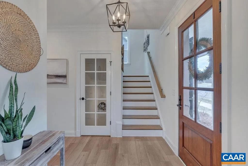 24 Warwick Dr photo 2