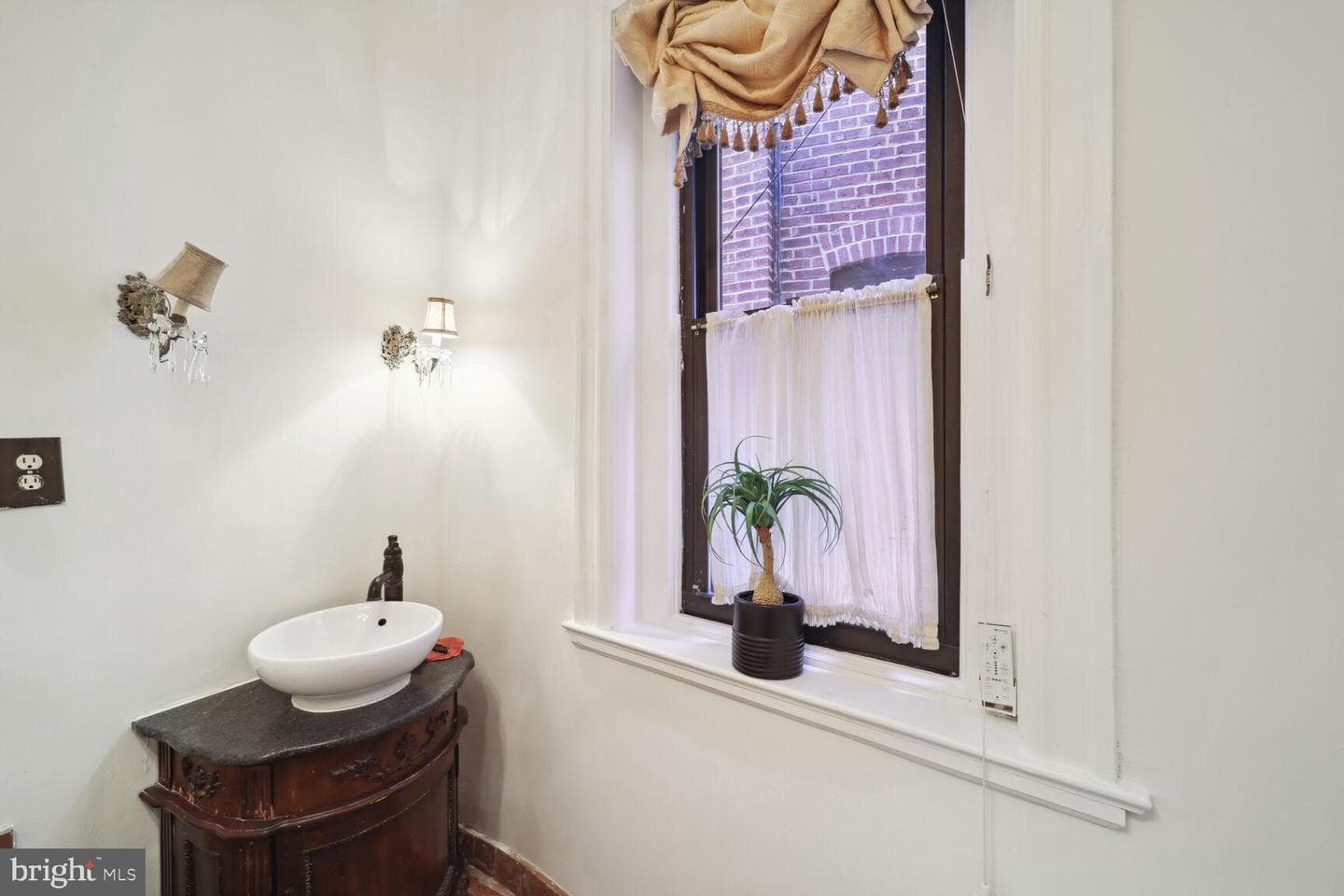 1933 Calvert Street NW photo 35