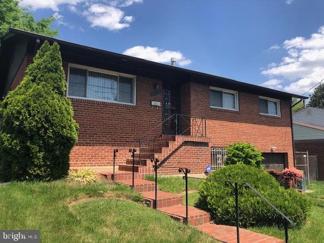 812 Kennedy Street NE photo 1