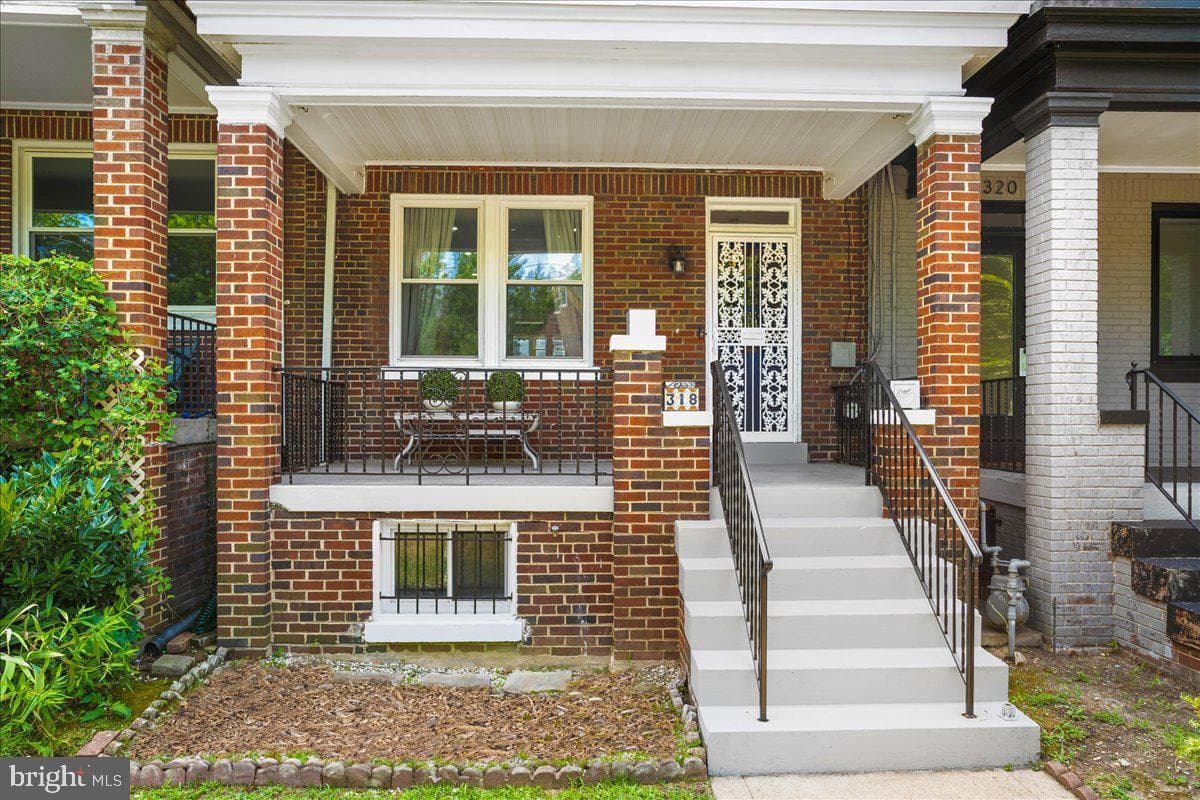 318 Missouri Avenue NW photo 3