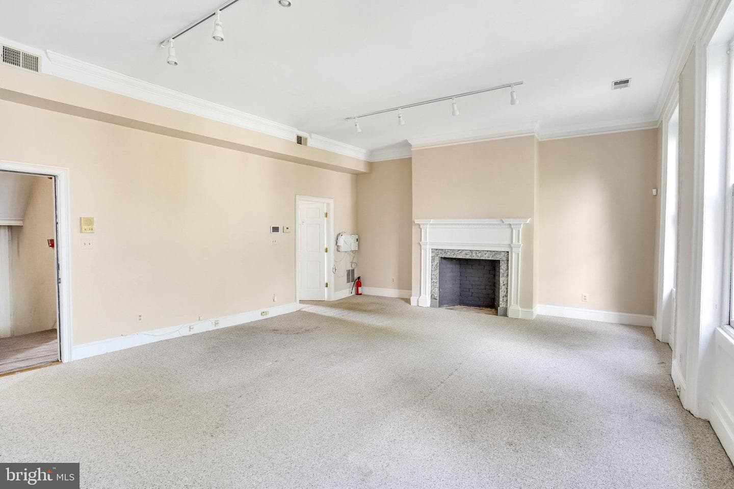 715 G Street SE photo 16