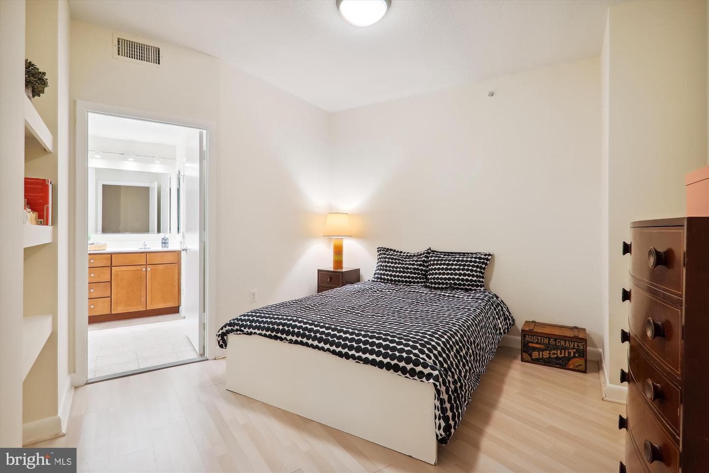 400 Massachusetts Avenue NW #610 photo 8