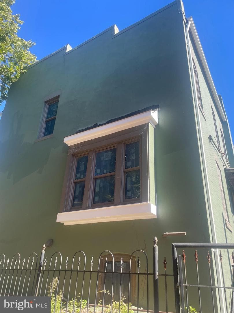 518 Columbia Road NW photo 3