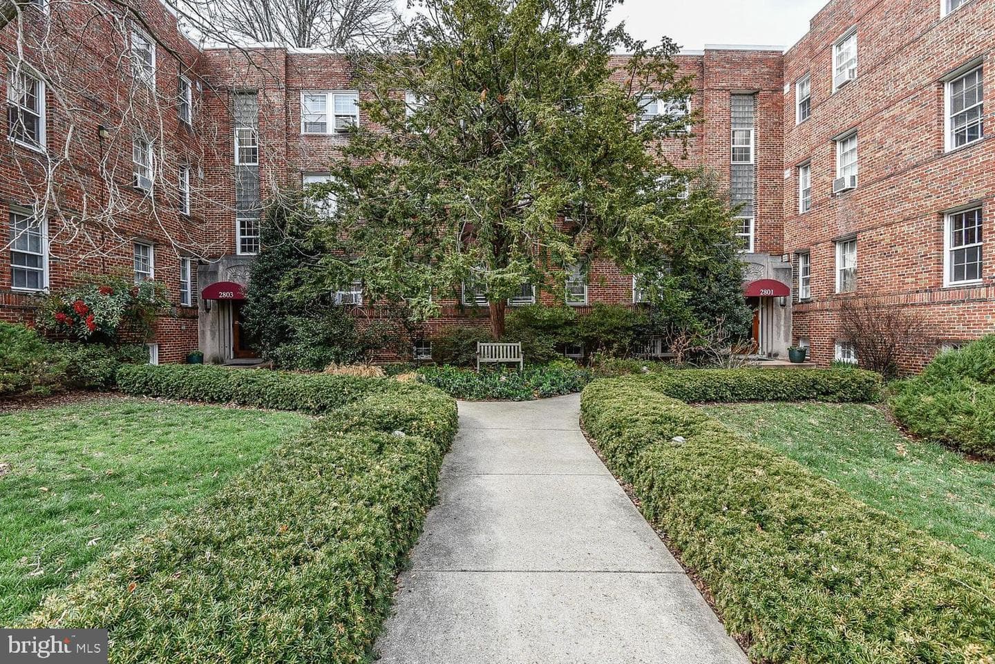 2801 Cortland Place NW #304 photo 2