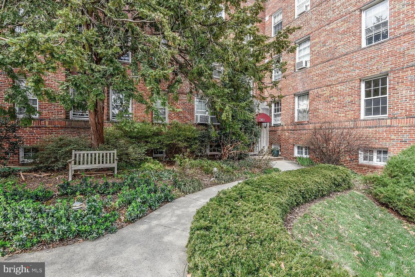 2801 Cortland Place NW #304 photo 3