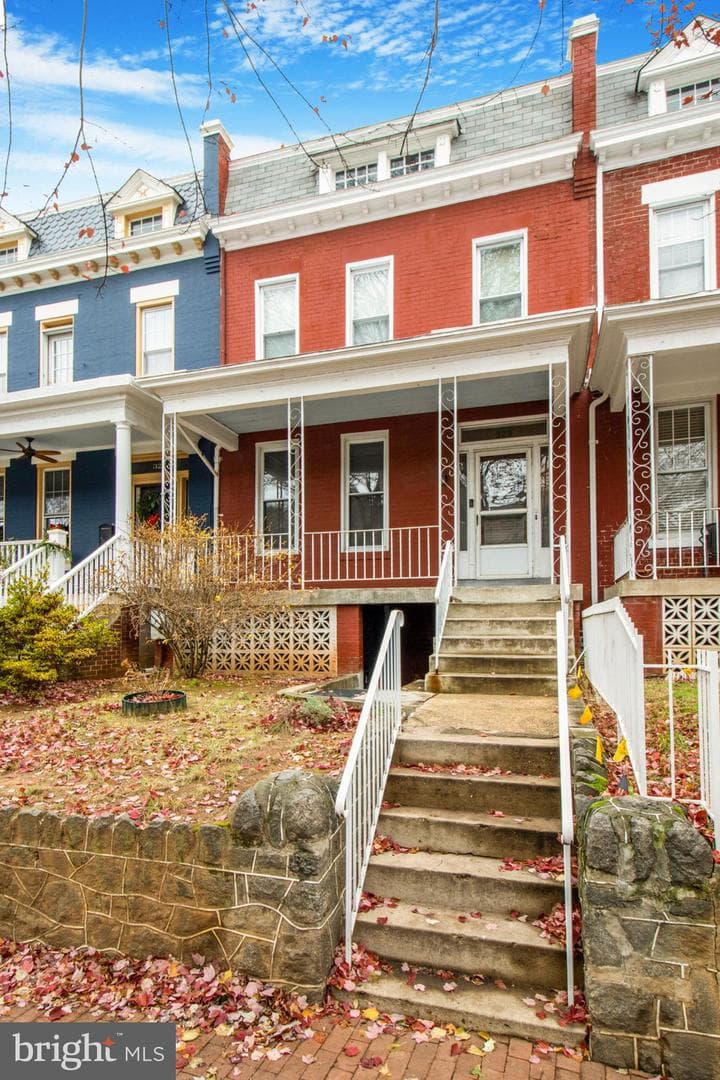 323 10th Street NE photo 2