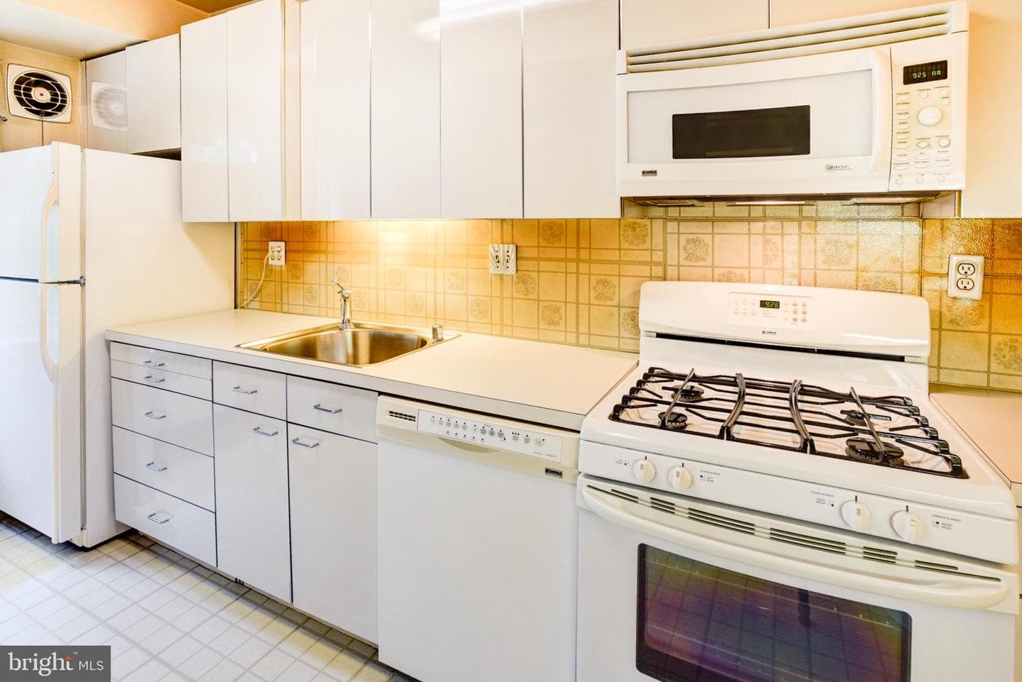 4201 Cathedral Avenue NW #201e photo 17