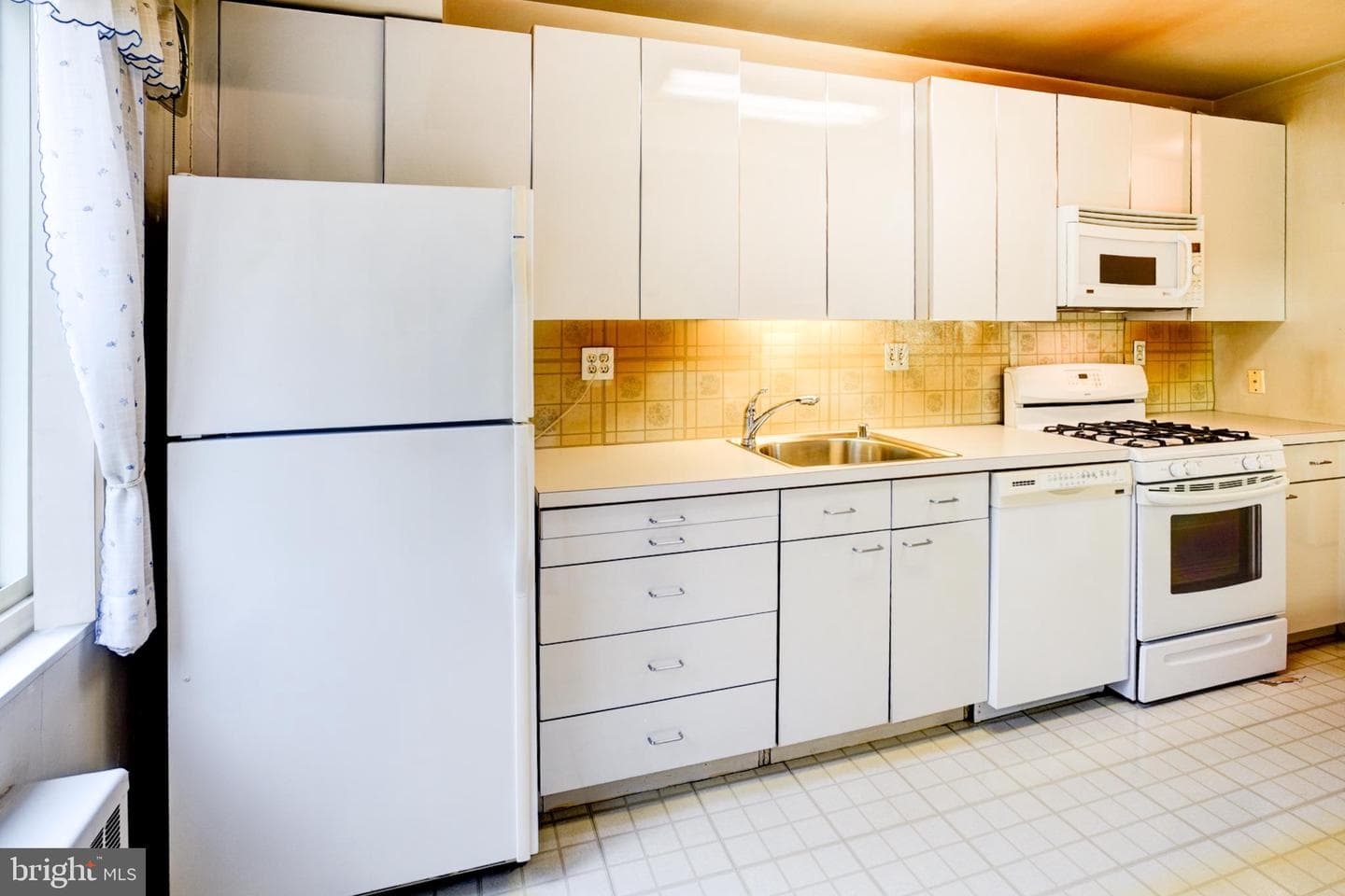 4201 Cathedral Avenue NW #201e photo 18
