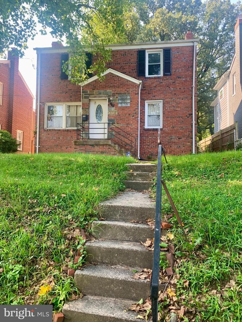 315 Quackenbos Street NE photo 3